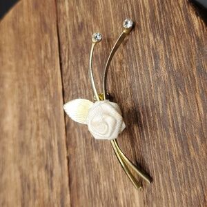 B124 white magnolia floral antique‎ brooch